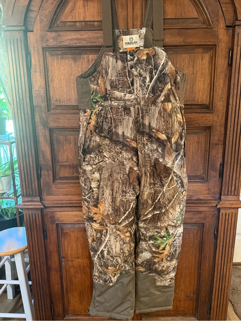 Magellan Outdoors Realtree Edge Camo Insulated Bib Pants Men’s Regular size Xl